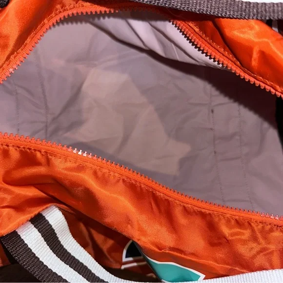 Henri Bendel Colorblock Logo Nylon Barrel Duffel – NWOT! 🧡 Collector item! - Picture 10 of 13